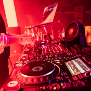 夜场DJ-Adri_Block_–_House_Galore_[Club_Mix][电音吧夜场DJ小雨整理发布] [Prog House]